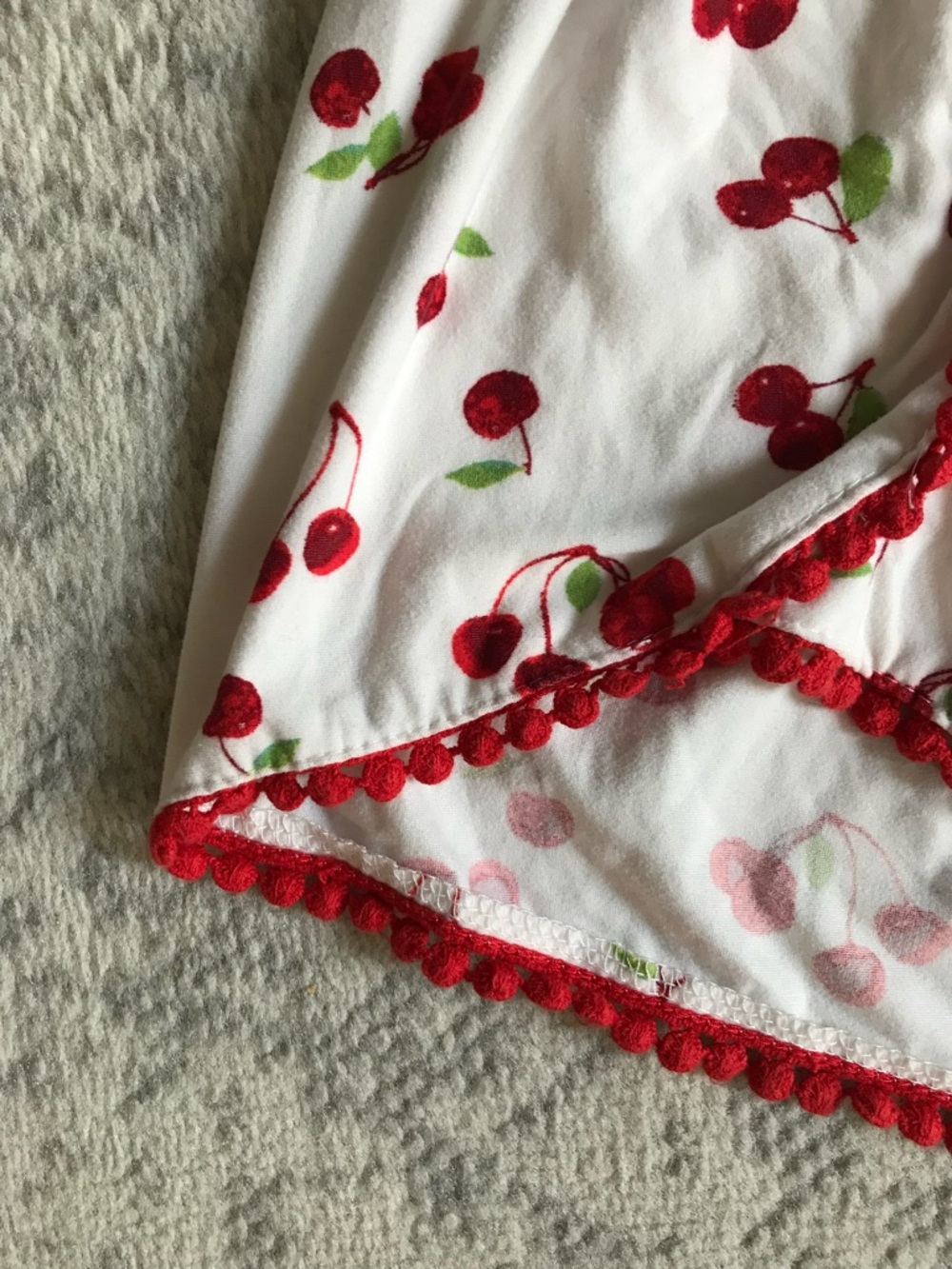 Rue21 White Cherry Print Women's mini dolphin Shorts with crochet Red Trim S - Picture 6 of 15